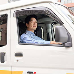 急いでいても、法令を遵守した運転はマストです。安全かつ迅速な対応が求められます。