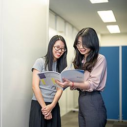 派遣スタッフだけでなく社員の1/3も外国籍と、グローバルな会社です。