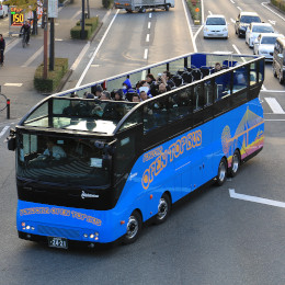 高速バス、夜行バス、オープントップバス、連節バスと、さまざまなバスの運転に挑戦できます！