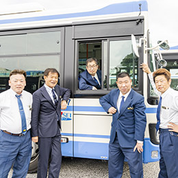 幅広い年齢層のドライバーが活躍中！先輩は未経験からスタートした方も多いので安心くださいね。
