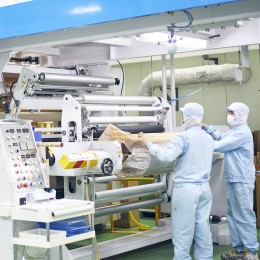 食品関連のパッケージを多数製造している工場内はクリーンに保たれており、快適な環境のもとで働けます。