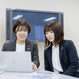 20代～30代を中心に若手が活躍している当社。仕事やプライベート含め、会話しやすい雰囲気が魅力です！