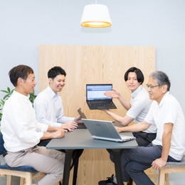 まじめで技術を磨くことが好きなエンジニアばかり。勉強会も盛んに行われています。