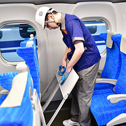 社員のほとんどが未経験入社。新幹線を利用する全てのお客さまに、快適な空間をお届けしませんか？
