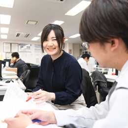 若手から経験豊富なベテランまで、20代～60代の幅広い年代の社員が活躍しています！