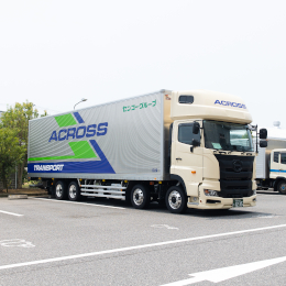会社敷地内で運転技能を身につける研修も完備。トラックの運転が初めての方でも安心です。