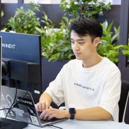 コミュニケーションが取りやすい職場です。リモートでも仮想オフィスを活用するなどチームワークは抜群！