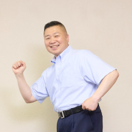 こちらが採用担当の安井さん。応募があれば全国どこへでも、安井さんがご近所までかけつけます。