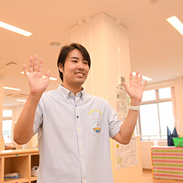 年間休日123日、残業ほぼなしなど、業界屈指の働きやすさを誇っています。
