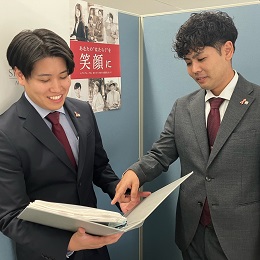 各事業所には約10名が在籍。人材コーディネーターや事務スタッフが強力して業務に取り組んでいます。