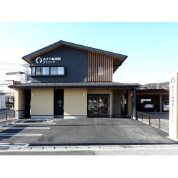 病院、薬局、マンション、学校の校舎や体育館まで、地域の暮らしに欠かせない建物を多数手掛けています。