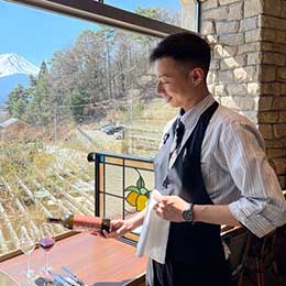 未経験の方でも「もっと接客を楽しみたい」があれば、安心して成長＆活躍できる環境です。
