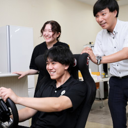 【リフレッシュ】休憩時間にゲームを楽しむ社員も。コミュニケーションの場として活用されています。