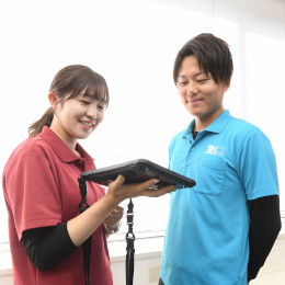 メンバーが20代・30代が中心で、先輩たちの前職や経歴もさまざま。和気あいあいとした雰囲気です！