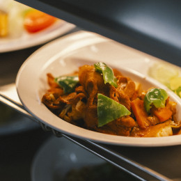 【社員食堂】4種の日替わりメニュー＆おかわり無料！栄養満点で美味しいと好評です。