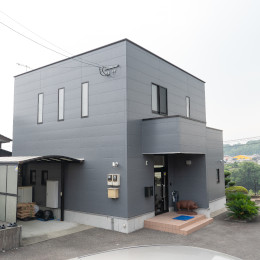 車・バイク通勤OK！鹿児島市内から通うスタッフも多数在籍しています。