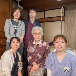 患者様やそのご家族とコミュニケーションを取り、安心して診療を受けていただくようサポートします。