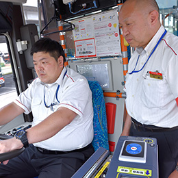 免許取得の支援はもちろん、免許取得後も徹底した運転指導・接客指導がありますので、ご安心ください。