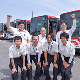 未経験で入社した社員がほとんどです！手厚いサポートを経て、一人前のドライバーとして活躍しています。
