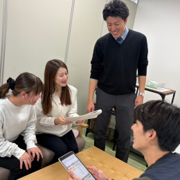 どの支社も、面倒見のいい先輩ばかり。未経験出身者が多いため、同じ目線に立ちながらサポートします。