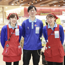 社員・パート・アルバイト問わず、全員参加でアイデアを出し売り場作り。色々な視点が反映されています！
