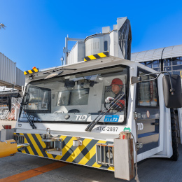 ここでしか見られない特殊車両もたくさん。免許は車両ごとに異なりますが、すべて会社負担で取得できます！