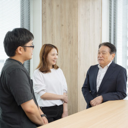 チームで働くことを大切にしています。社長やマネージャーとの食事会や、同僚とのランチ会なども随時開催。