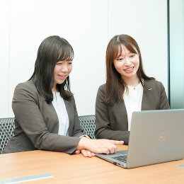業界大手ならではの「安定性」と「挑戦できる環境」を併せ持つ当社。新たなキャリアの可能性が広がります。