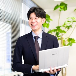 単なる営業ではなく「信頼をつくる営業」です。お客さまとのつながりを大切に、自分らしく活躍できます！