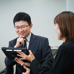 業界のことや現場のことなど、しっかりと独り立ちが出来るようになるまで様々なメンバーが支えます！