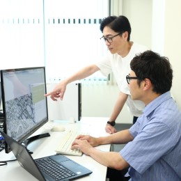 上場企業の基盤と実績がありつつ、コンパクトな組織でコミュニケーションも取りやすいのがポイントです。