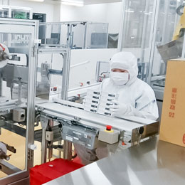 医薬品を扱うからこそ製造現場も清潔感にあふれています。冷暖房完備で、季節問わず働きやすい職場です。