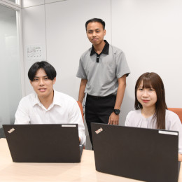 上場企業グループ＆25期以上連続黒字経営の安定基盤があり、安心して業務と自己の成長に集中できます。