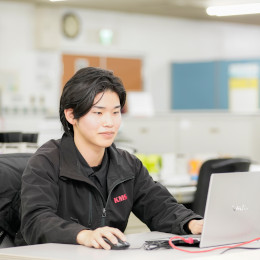 作業後は事務所で簡単な事務作業や部品の管理をして帰宅します。