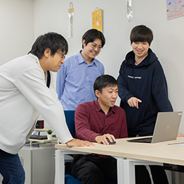 入社後は専属の営業スタッフがあなたを全面的にサポートいたします。