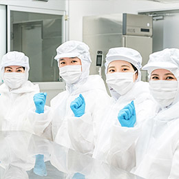 【20代活躍中】各5～8名程度の製造ラインで商品をつくります。同年代の仲間も多く、安心です！
