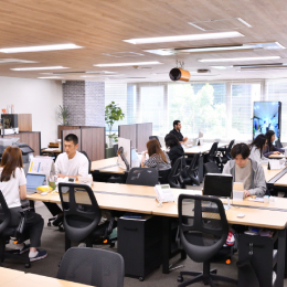 社内はとても風通しが良く、職種に関わらずコミュニケーションは活発。社員の仲の良さが自慢です！