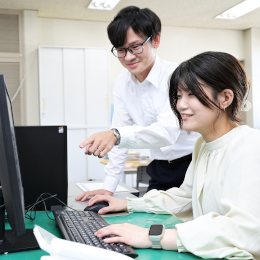 なんでも優しく教えてくれる先輩方ばかりです。しっかり経験を積んで実力をつけ、長く一緒に働きましょう。