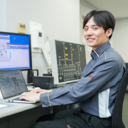 現場で経験を重ね、リーダーから責任者と昇進を目指せます。年齢関係なく実力次第でキャリアアップが可能。