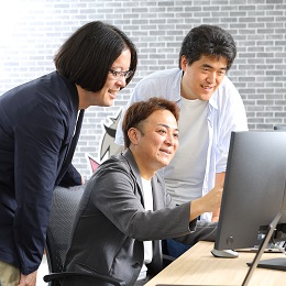 フリーな働き方だけでなく、困ったときには手を差し伸べる仲間がいます！