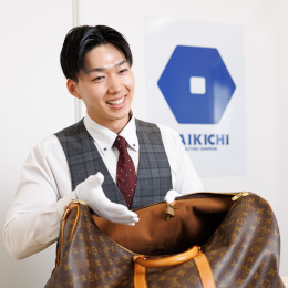 20代～30代の若手スタッフが活躍中！マンツーマンの手厚い教育体制があるので、未経験者でも安心です！