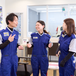 相談も雑談も、気軽になんでも話し合える仲の良さが自慢の職場。