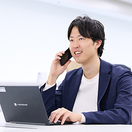 IT未経験でも大丈夫。先輩たちがしっかりとフォローするので、安心して飛び込んできてください。