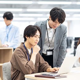 入社後は自社で運営しているITスクールで基本から学べます！