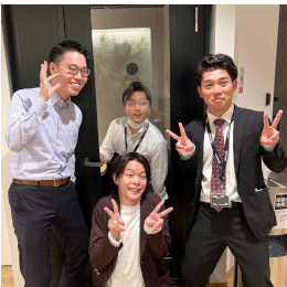 社員同士の交流も活発！仕事の相談からプライベートまで、何でも話せる風通しの良い職場です。