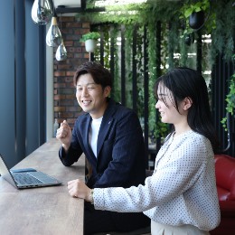 入社後はOJTで基礎を学び、徐々に営業スキルを身に着けていけます！