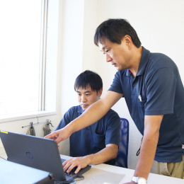 あなたに専門的な知識やノウハウが定着するまで、社長・上司・先輩がしっかり長期サポートしていきます！
