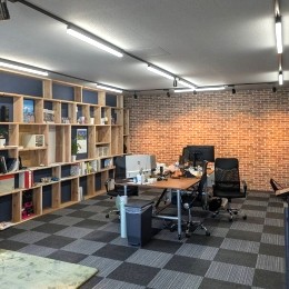 東京事務所のオフィス内の様子。スタイリッシュな空間で、落ち着いて仕事ができます。