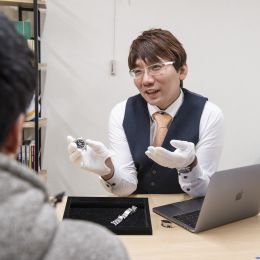 他の店舗にも心強い先輩たちがたくさんいます。困ったとき電話で相談するのもOK！