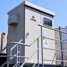 大型施設で電気を使用する際に欠かせない、受変電設備の点検を行っています。